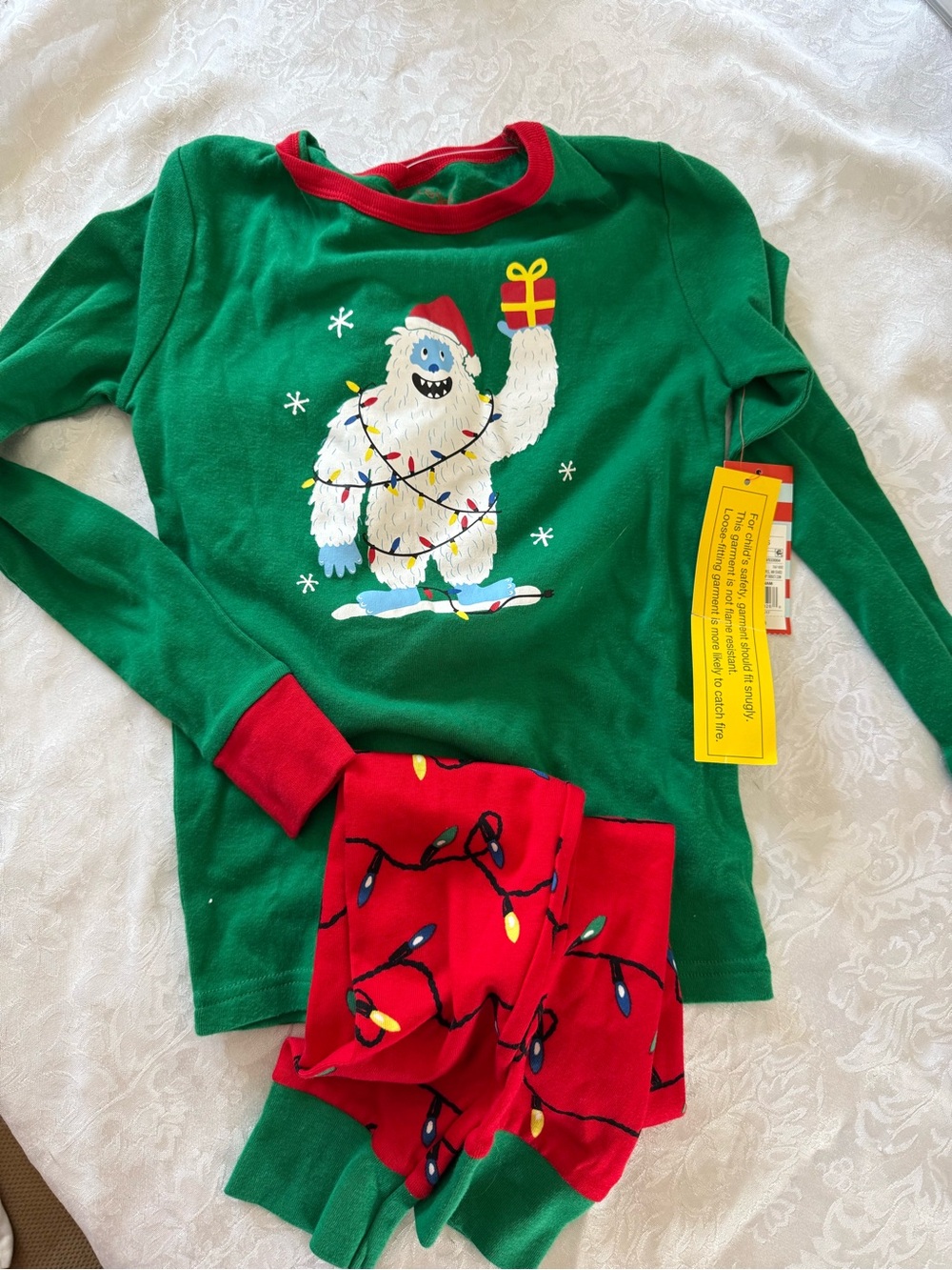 NWT Kids Holiday Pajama Set - Green & Red